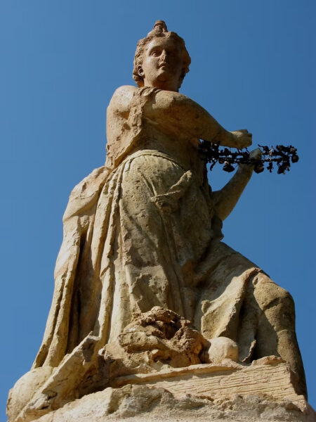 Donna fiori 1